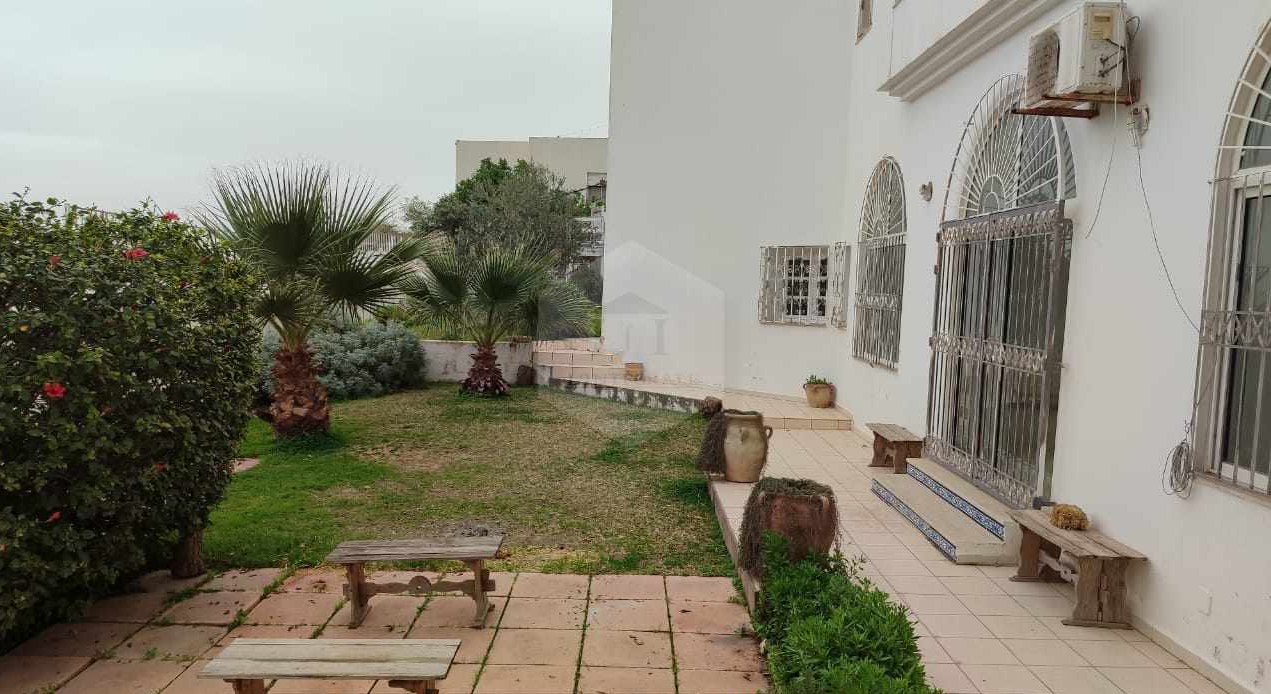 El Menzah El Menzah 9 Location Maisons Belle villa s4 avec grand jardin