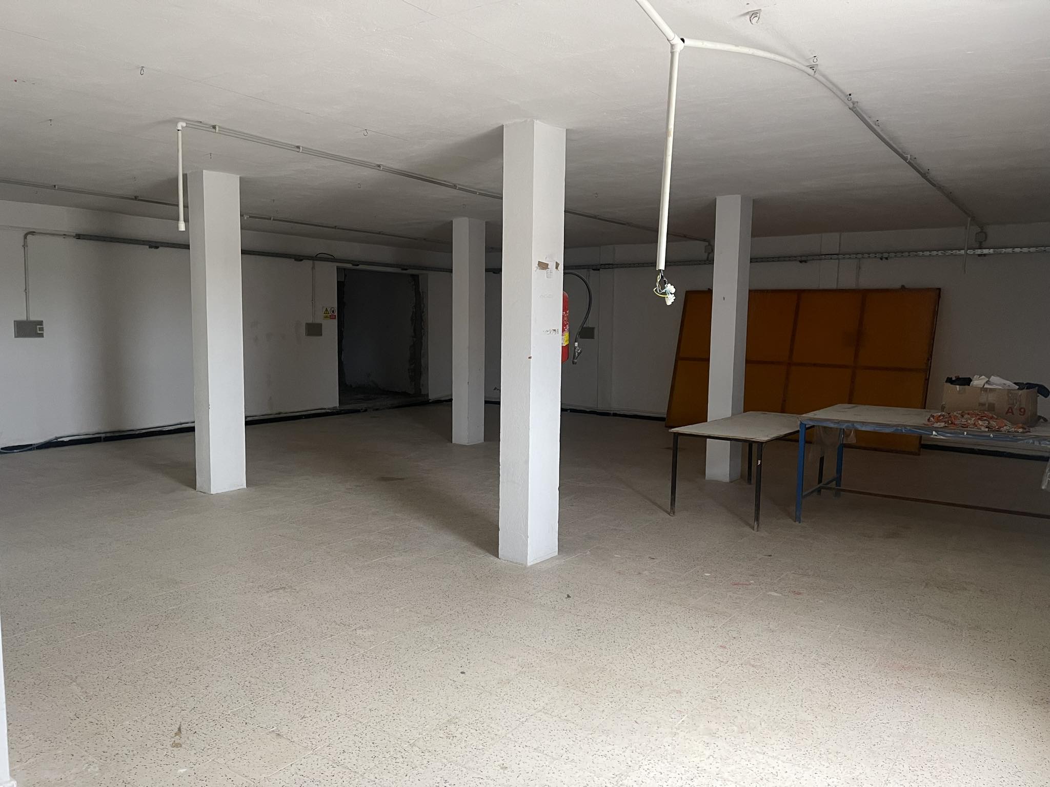 Bou Mhel El Bassatine Bou Mhel Bureaux & Commerces Atelier,Garage Showroom de 330m  boujardga boumhel